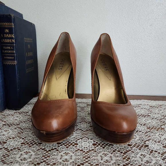 GUESS Stacia Round-Toe Brown Heels